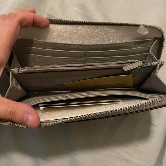 Michael Kors Wallet - Picture 3 of 4